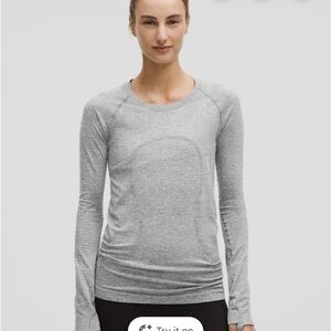 Swiftly Tech Long Sleeve Shirt 2.0 
ColourDisconnect Rhino Grey/Vapor
Size14